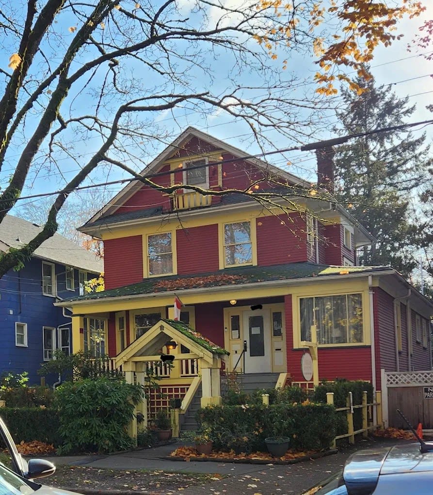 Douglas Guest House in Mount Pleasant, Vancouver