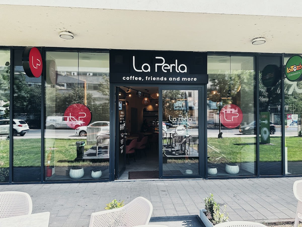 La Perla Café