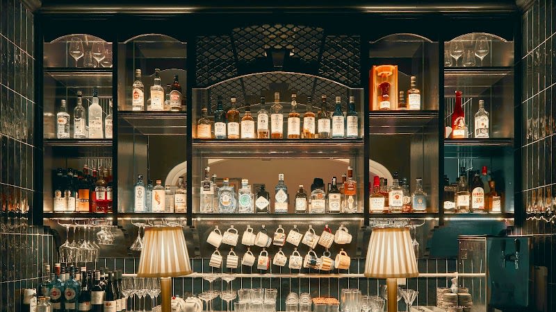 The Holywell’s Bar