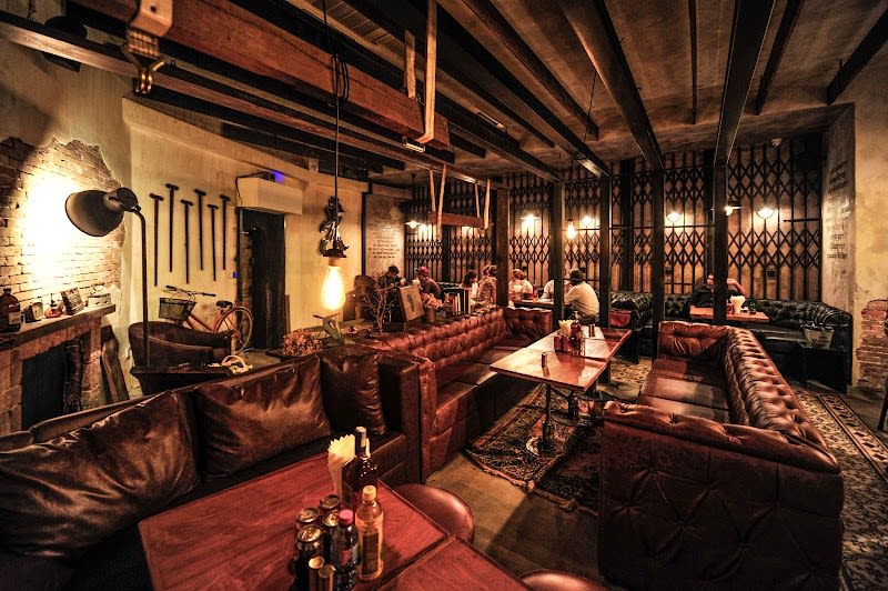 BATTBONG Speakeasy Bar . Bistro