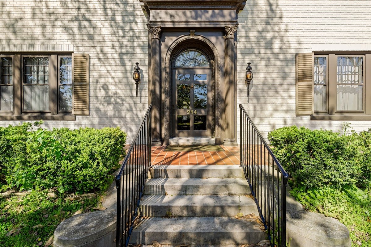 Morehead Manor Bed and Breakfast