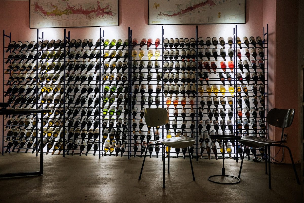 Vieta wine bar & shop