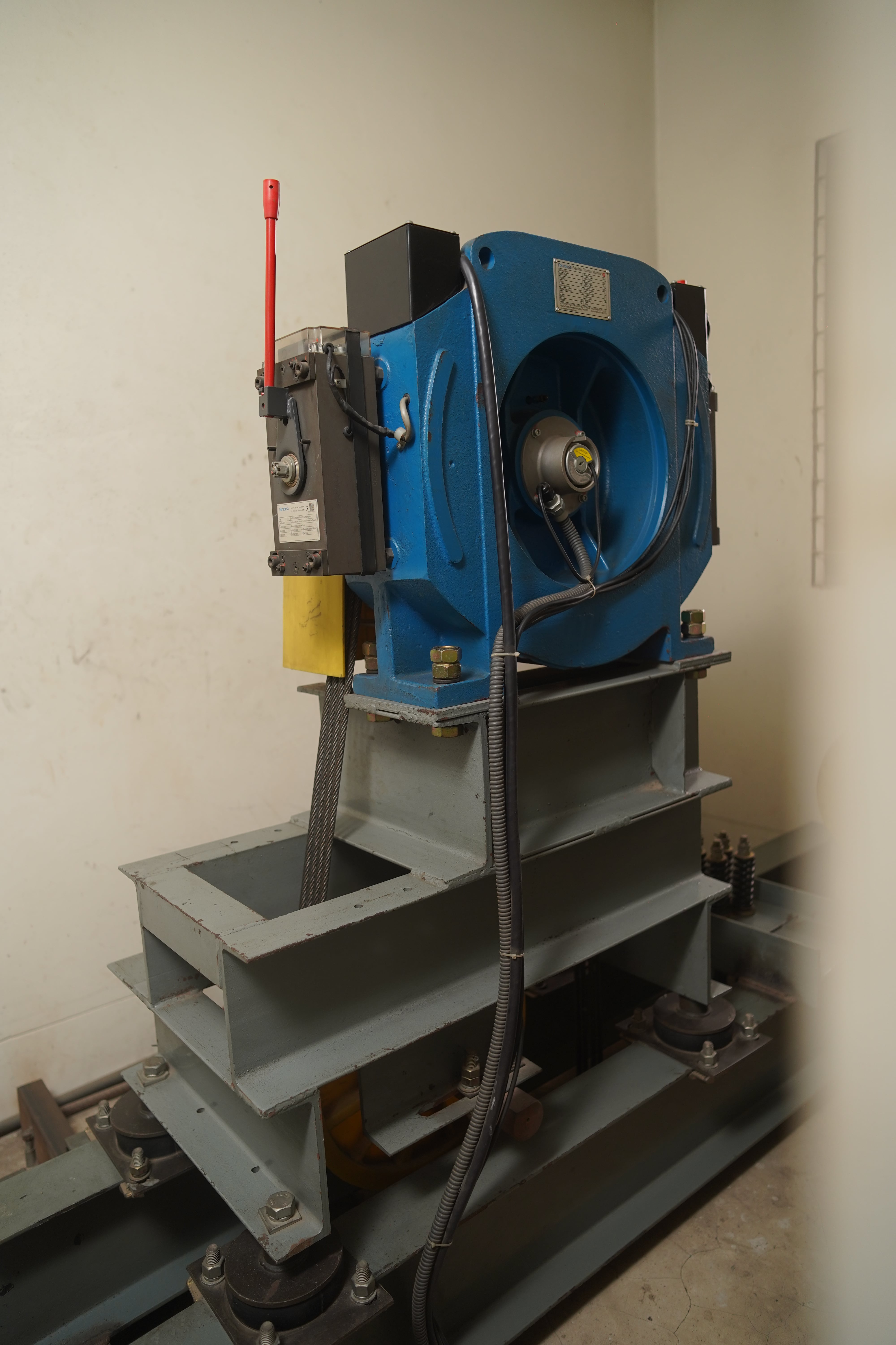 Gearless Traction Machine