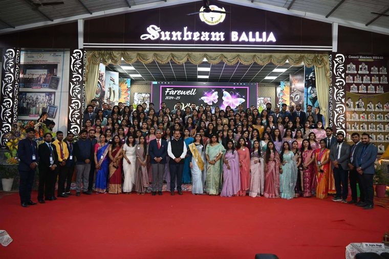 Students and staff of Sunbeam School Ballia at the 2024-25 farewell ceremony.