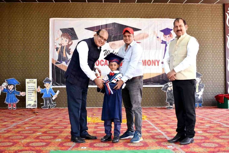 KG Convocation and KG Farewell at Sunbeam School Ballia — photograph 3 of 14