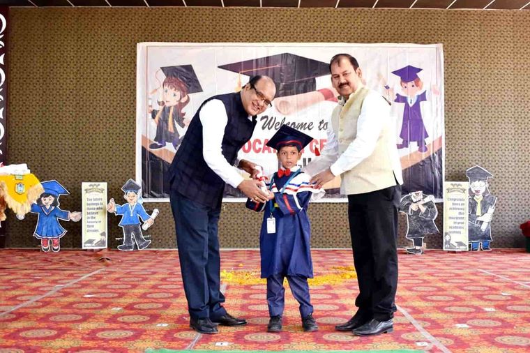 KG Convocation and KG Farewell at Sunbeam School Ballia — photograph 5 of 14