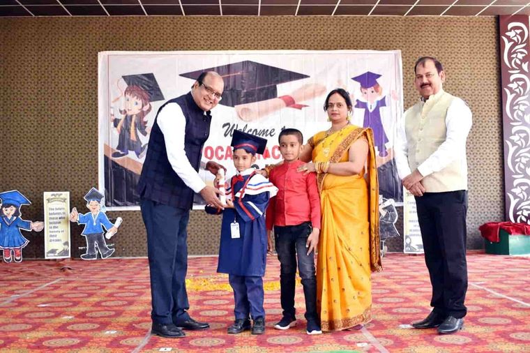 KG Convocation and KG Farewell at Sunbeam School Ballia — photograph 8 of 14