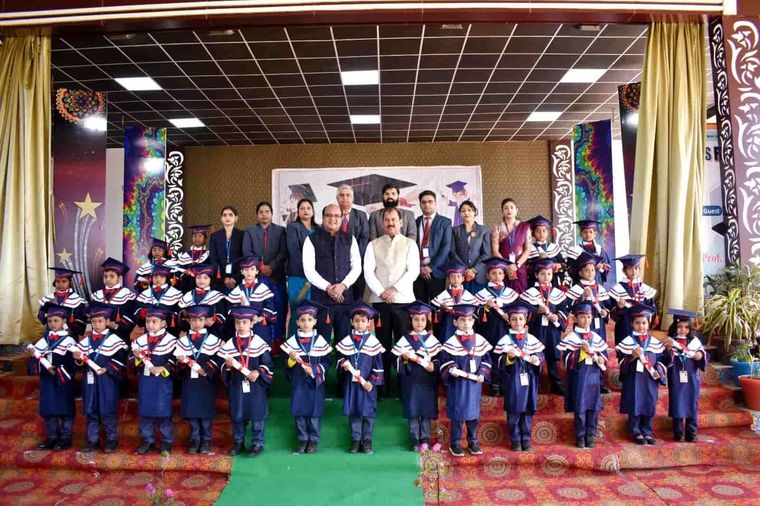 KG Convocation and KG Farewell at Sunbeam School Ballia — photograph 10 of 14