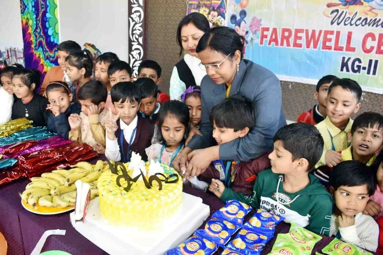 KG Convocation and KG Farewell at Sunbeam School Ballia — photograph 14 of 14