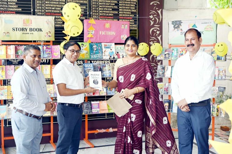 Reading Carnival — the book fair at Sunbeam School Ballia — photograph 4 of 8