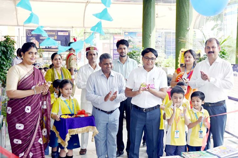 Reading Carnival — the book fair at Sunbeam School Ballia — photograph 5 of 8