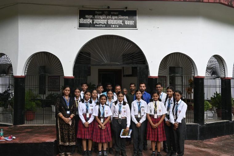 Class IX students of Sunbeam School Ballia at the Sitaram Upadhyaya Museum, Buxar — photograph 1 of 4