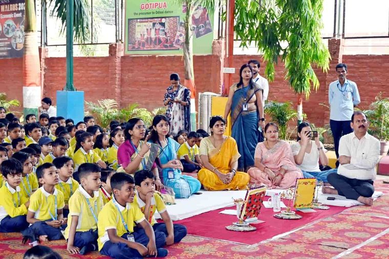 SPIC MACAY at Sunbeam School Ballia — photograph 4 of 8