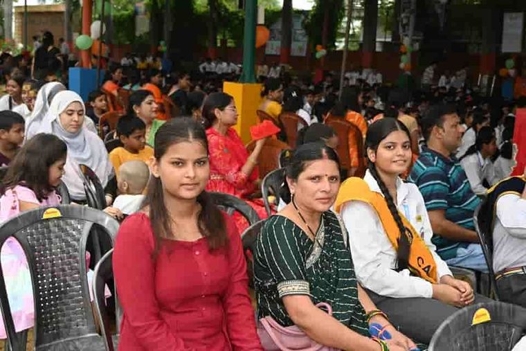 Ardent Reader Award at Sunbeam School Ballia — photograph 4 of 8