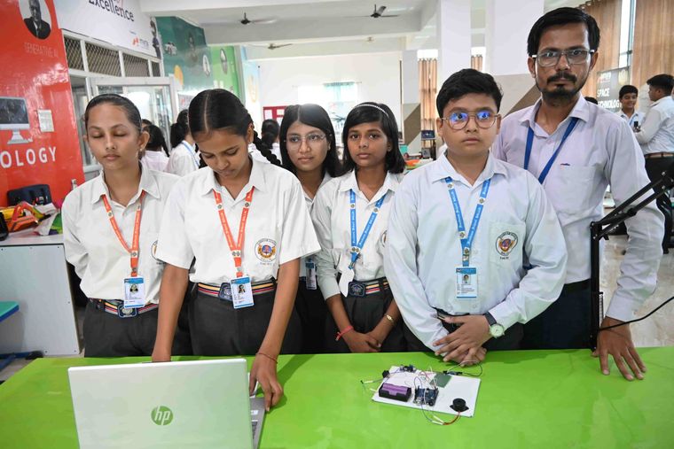Atal Tinkering Lab projects at Sunbeam School Ballia — photograph 7 of 10