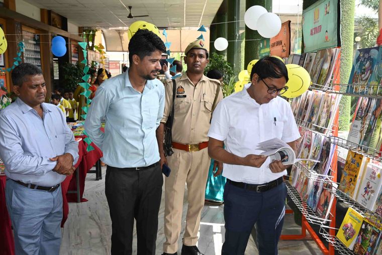 Book Fair at Sunbeam School Ballia — photograph 6 of 10