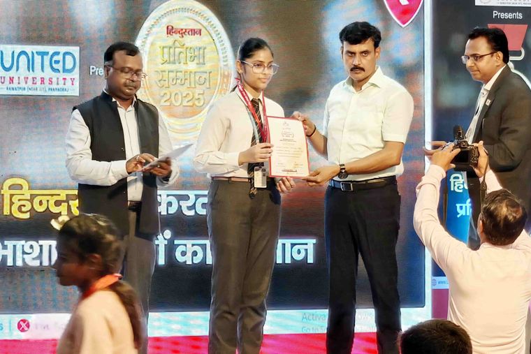 Hindustan Pratibha Samman 2025 at Sunbeam School Ballia — photograph 5 of 7