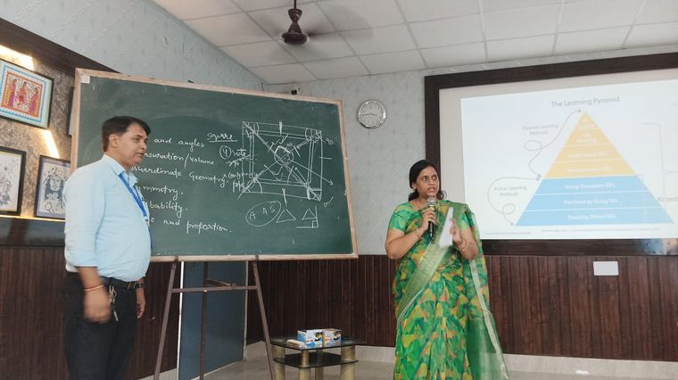 En riching Session with Mrs. Soma Singh at Sunbeam School Ballia at Sunbeam School Ballia — photograph 12 of 81