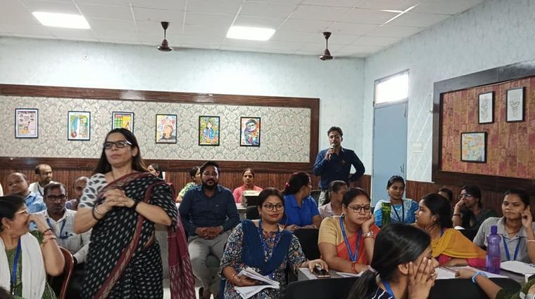 En riching Session with Mrs. Soma Singh at Sunbeam School Ballia at Sunbeam School Ballia — photograph 32 of 81