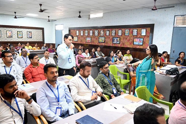 En riching Session with Mrs. Soma Singh at Sunbeam School Ballia at Sunbeam School Ballia — photograph 56 of 81
