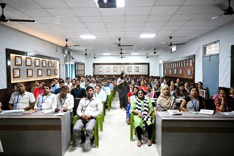 En riching Session with Mrs. Soma Singh at Sunbeam School Ballia at Sunbeam School Ballia — photograph 57 of 81