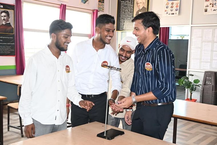 Welcoming all our alumni with love and affection in the event "Pradeeptam" Light to Vision at Sunbeam School Ballia — photograph 3 of 72