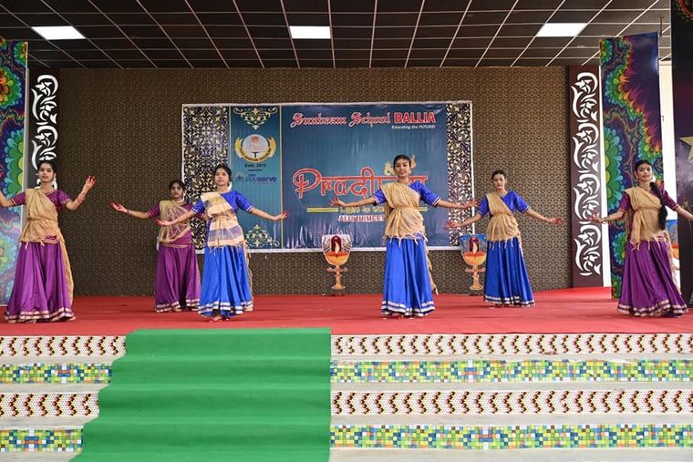 Welcoming all our alumni with love and affection in the event "Pradeeptam" Light to Vision at Sunbeam School Ballia — photograph 4 of 72