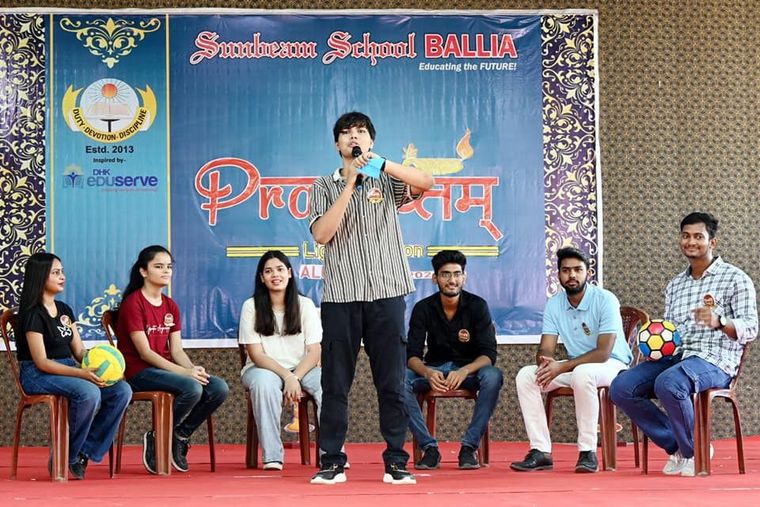 Welcoming all our alumni with love and affection in the event "Pradeeptam" Light to Vision at Sunbeam School Ballia — photograph 5 of 72