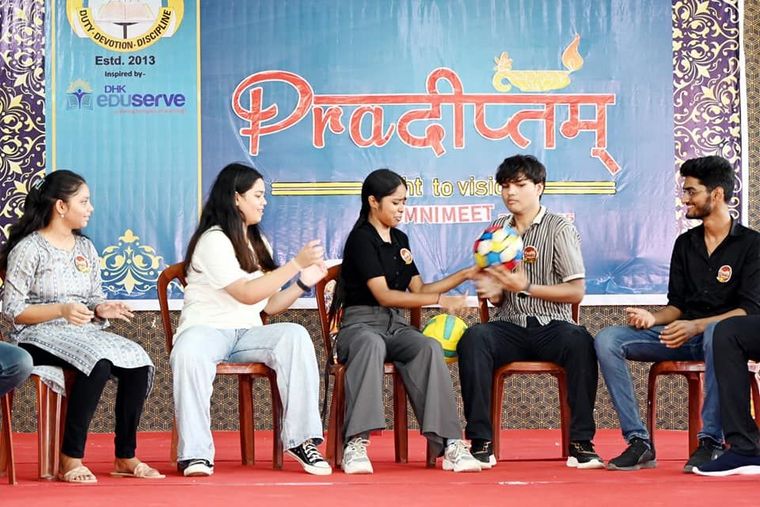 Welcoming all our alumni with love and affection in the event "Pradeeptam" Light to Vision at Sunbeam School Ballia — photograph 12 of 72