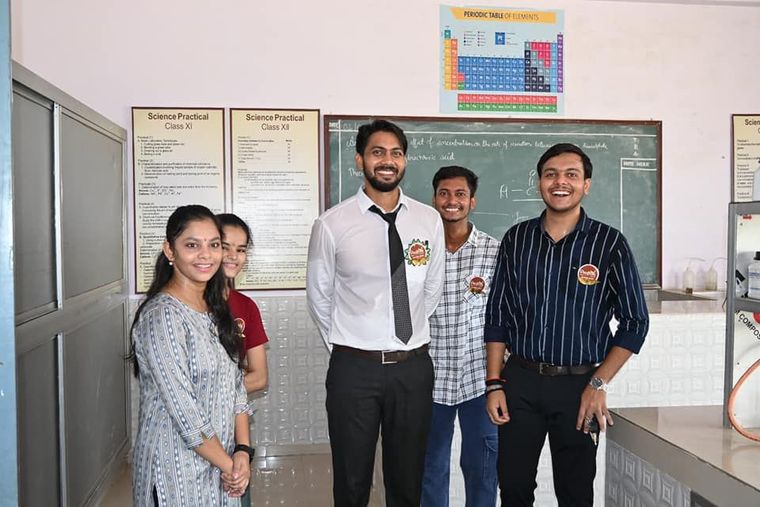 Welcoming all our alumni with love and affection in the event "Pradeeptam" Light to Vision at Sunbeam School Ballia — photograph 13 of 72