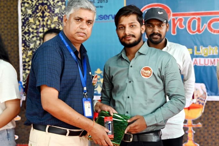 Welcoming all our alumni with love and affection in the event "Pradeeptam" Light to Vision at Sunbeam School Ballia — photograph 18 of 72