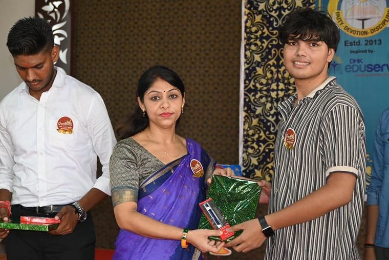 Welcoming all our alumni with love and affection in the event "Pradeeptam" Light to Vision at Sunbeam School Ballia — photograph 22 of 72