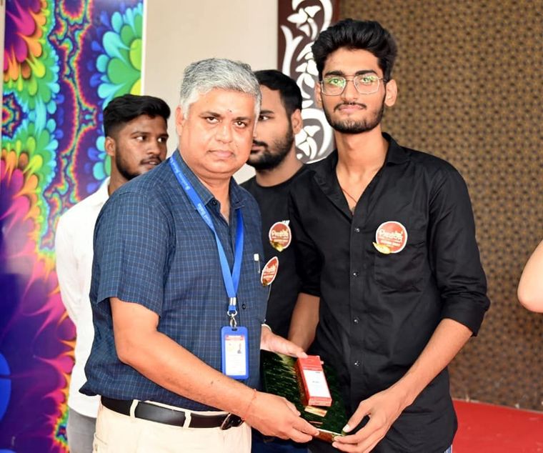 Welcoming all our alumni with love and affection in the event "Pradeeptam" Light to Vision at Sunbeam School Ballia — photograph 35 of 72