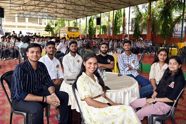 Welcoming all our alumni with love and affection in the event "Pradeeptam" Light to Vision at Sunbeam School Ballia — photograph 41 of 72