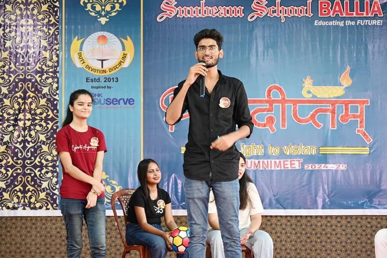 Welcoming all our alumni with love and affection in the event "Pradeeptam" Light to Vision at Sunbeam School Ballia — photograph 42 of 72