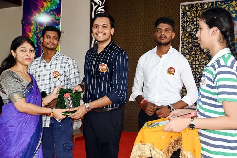 Welcoming all our alumni with love and affection in the event "Pradeeptam" Light to Vision at Sunbeam School Ballia — photograph 43 of 72