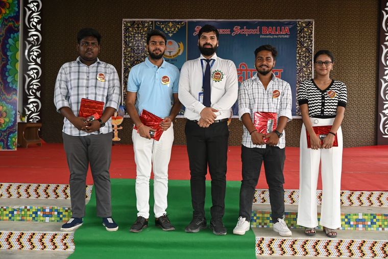 Welcoming all our alumni with love and affection in the event "Pradeeptam" Light to Vision at Sunbeam School Ballia — photograph 65 of 72