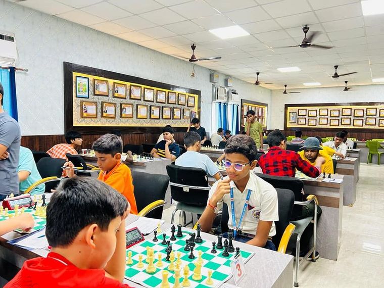 UP State Chess Championship Under-15 Open 2024-25 (Boys and Girls) International Rating at Sunbeam School Ballia — photograph 20 of 44