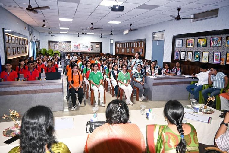 परी क्षाओं को पारदर्शी बनाए " संवाद at Sunbeam School, Ballia at Sunbeam School Ballia — photograph 3 of 38