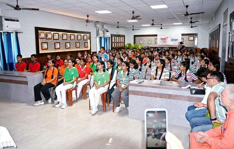 परी क्षाओं को पारदर्शी बनाए " संवाद at Sunbeam School, Ballia at Sunbeam School Ballia — photograph 12 of 38