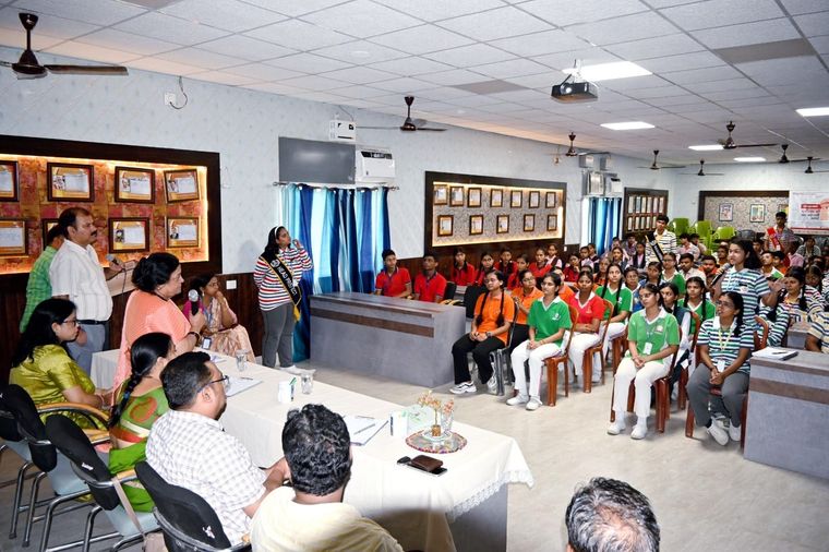 परी क्षाओं को पारदर्शी बनाए " संवाद at Sunbeam School, Ballia at Sunbeam School Ballia — photograph 15 of 38