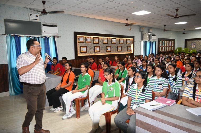 परी क्षाओं को पारदर्शी बनाए " संवाद at Sunbeam School, Ballia at Sunbeam School Ballia — photograph 16 of 38