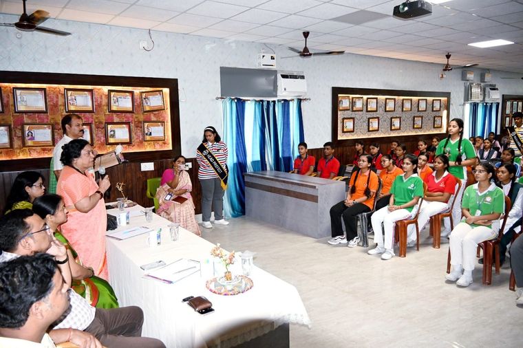 परी क्षाओं को पारदर्शी बनाए " संवाद at Sunbeam School, Ballia at Sunbeam School Ballia — photograph 18 of 38