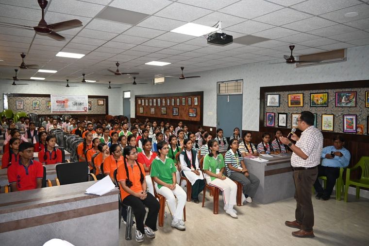 परी क्षाओं को पारदर्शी बनाए " संवाद at Sunbeam School, Ballia at Sunbeam School Ballia — photograph 28 of 38