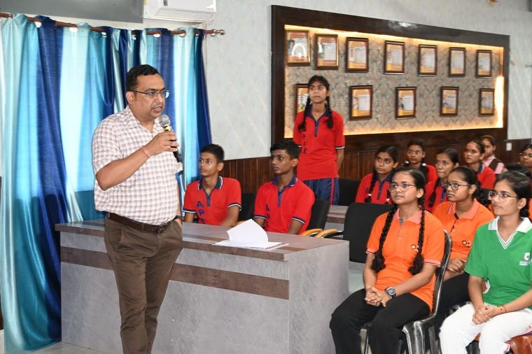 परी क्षाओं को पारदर्शी बनाए " संवाद at Sunbeam School, Ballia at Sunbeam School Ballia — photograph 31 of 38