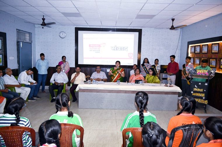 परी क्षाओं को पारदर्शी बनाए " संवाद at Sunbeam School, Ballia at Sunbeam School Ballia — photograph 37 of 38