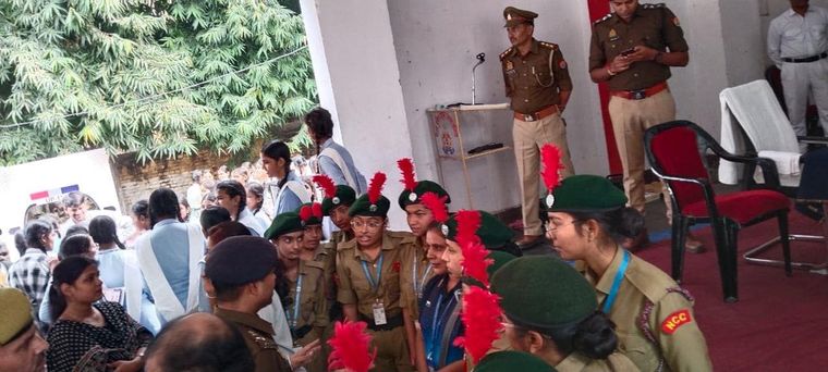On the occasion of Children's Day, a special event was organized by Dainik Jagran at the Police… at Sunbeam School Ballia — photograph 3 of 6