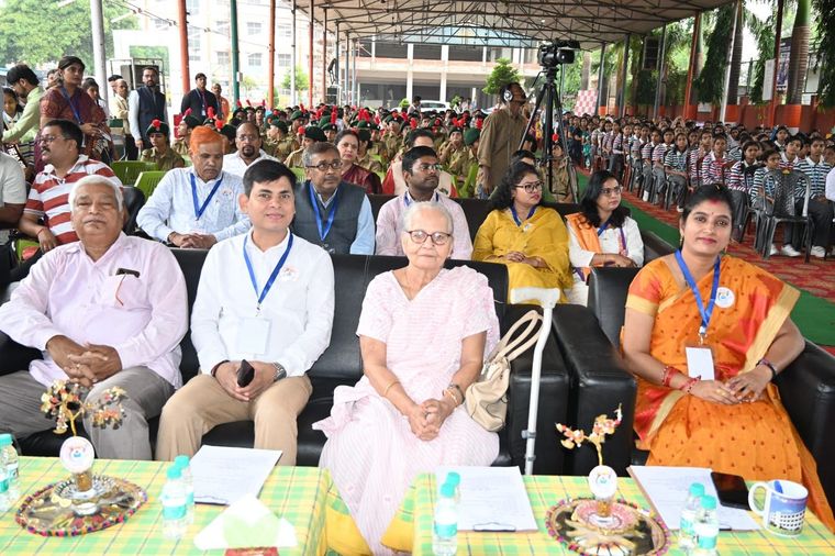 राष्ट्रीय साहित्य समारोह 2024 का आयोजन at Sunbeam School Ballia — photograph 20 of 26