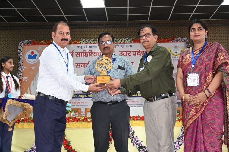 राष्ट्रीय साहित्य समारोह 2024 का आयोजन at Sunbeam School Ballia — photograph 21 of 26