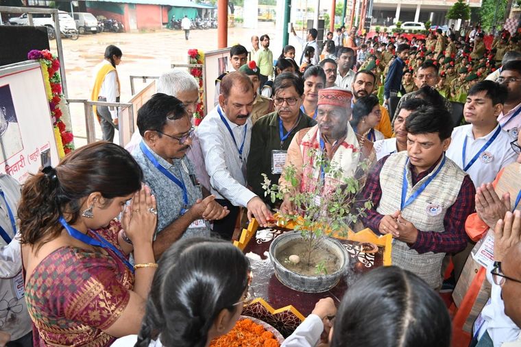 राष्ट्रीय साहित्य समारोह 2024 का आयोजन at Sunbeam School Ballia — photograph 23 of 26
